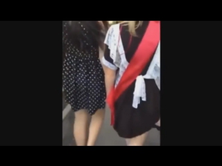 video 2 школьницы показали свои попы в астане sex