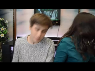 video девушка в примерочной демонстрирует установленную скрытую камеру и немного дурачится sex