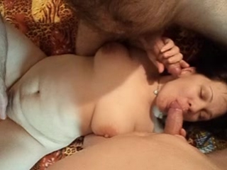 video шлюха мамка отсасывает хачу нежный минет домашнее видео русские эксгибиционисты секс семейной пары большие sex