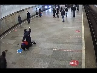 video невероятные приключения мигрантов на москве мигранты и российские менты в московском метро sex