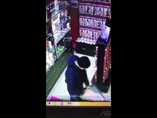 video в москве чувак прямо в секс шопе молодые искусственную попку sex