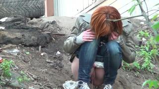 video скрытая камера девушки писают за забором 3 sex