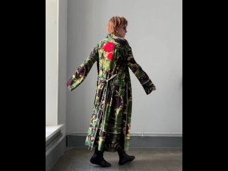 video халат off white 100 шелк с вышиой карманы и пояс размер m 25000 винтажная майка алкоголичка costumenational из х sex