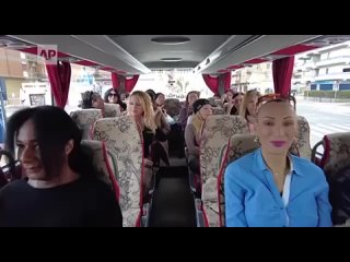 video папа римский пригласил трансгендерных проституток и 1000 бездомных на обед в ватикан ар sex
