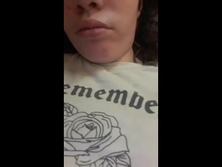 video хвастается своими маленькими сисечками в перископе periscope sex