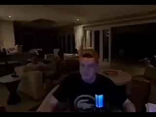 video меллстрой и казино мелстрой бьет монитор компьютер разбивает тарелку о стену крушит дом злой недоволен sex