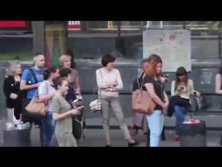 video геи целуються на улицесоциальный експеримент sex