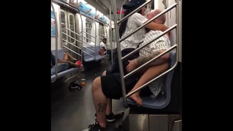video порно видео секс в метро утешает парня сексом после проигранного матча его любимой команды porn видео бесплатно hd sex