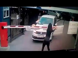 video в красногорске девушка сломала шлагбаум чтобы спокойно проехать sex