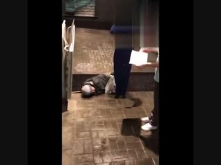 video в петразоводске охраннику больницы скорой медицинской помощи не понравился вид пациента sex
