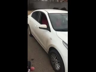 video среди бела дня на паркое гипермаркета в юмр разбили стекло и украли из автомобиля видеорегистратор и телефон sex