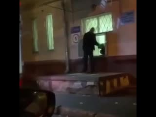 video почта россии хочет наказать метателя посылок из отделения на люблинской улице sex