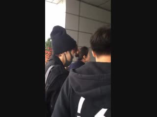 video 190209 zhang yixing 张艺兴 arrival at airport fancam cr 来自evanism gungun sex