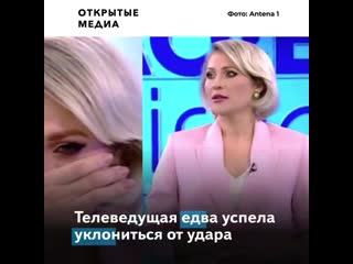 video в румынии голая женщина бросила кирпич в телеведущую в прямом эфире sex