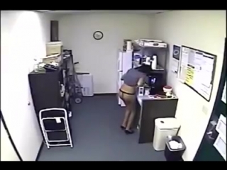 video когда секретаршу попросили сделать кофе с молоком а молоко закончилось sex
