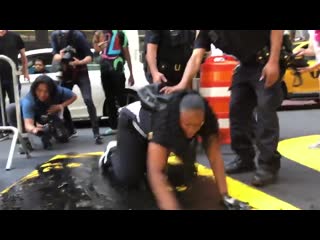 video гордость негров огромную надпись black lives matter в нью йорке в очередной раз портят причем сами чернокожие sex