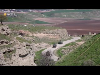 video российский военный патруль в районе эль маликия на северо востоке сирии и американский вертолет апач sex