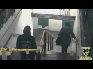 video брутальное нападение на женщину в подземном переходе sex