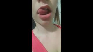 video школьница показывает ротик и сисечки sex