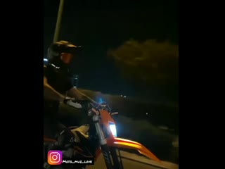 video парень катается на мотоцикле под треки kizaru sex