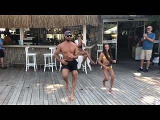 video папа и дочка танцуют maluma gims hola senorita omur abay sena yilmaz new zumba choreo zumba fitness sex
