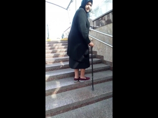video украинская бабка цыганка снимает кассу в переходе sex