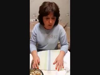 video как поднять салфетку со стола не отрывая рук от стола sex