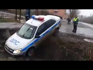 video вчера в медногорске во время погони за копейкой автомобиль дпс попал прямиком в российс mp4 sex