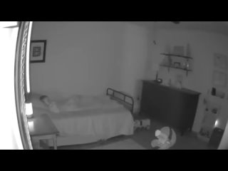 video молодые просыпается по ночам и проверяет детей пока они спят sex