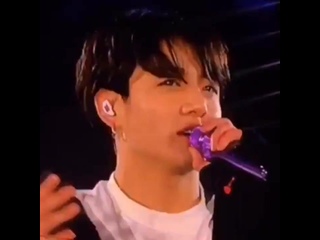 video most of the crowd shutting up to hear what hes saying and then hypes him very loudly every sex