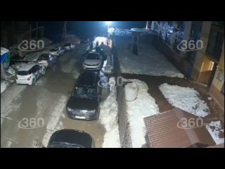 video мужчина в красной поляне напал с молотком на молодые отгонявшую шакалов sex