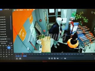 video мужчина заявился в круглосуточный магазин и воткнул продавщице нож в шею 18 sex