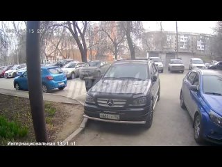 video в уфе неадекват зашел за девочкой в подъезд и начал приставать его спугнула соседка sex