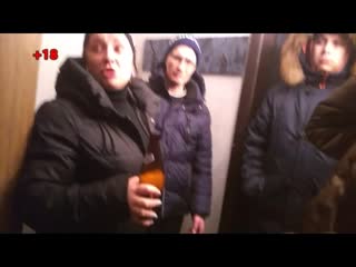 video бухая быдло соседка 18 завалилась в чужую квартиру пьет курит матерится sex