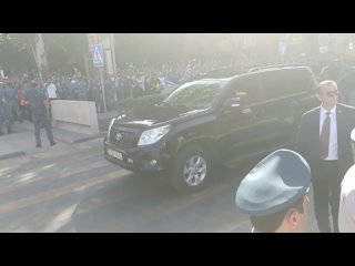 video армения жители еревана так приветствуют спикера палаты представителей сша нэнси пелоси sex