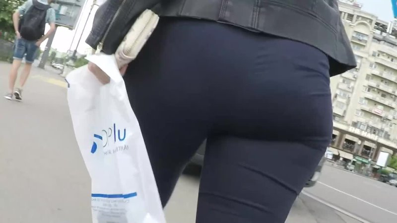 video шикарная аппетитная попка в обтягивающих штанах sex