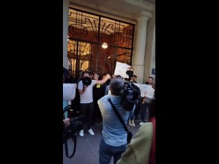 video акция протеста возле мида грузии против возобновления прямого авиасообщения с рф а также отмены виз уже началась sex