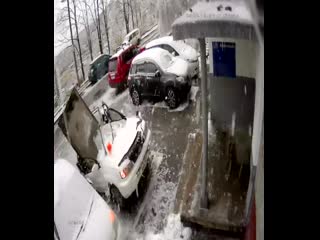 video момент падения бетонной плиты на автомобиль попал на видео новости владивостока и приморского края вести sex