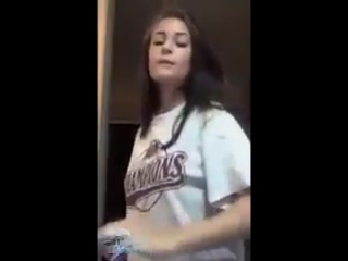 video пошлая девочка молодые школьница kwaiperiscopeпоказала попу и раздевается на камеру эротика в видео чате sex скайп sex