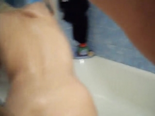 video натер маслом и вставил в очко в ванной sex