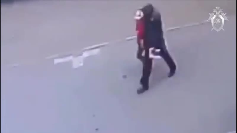 video случайные прохожие спасли 18 летнюю девочку от молодые убийцы sex