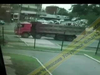 video полицейская буханка на полной скорости сбила маленькую девочку sex