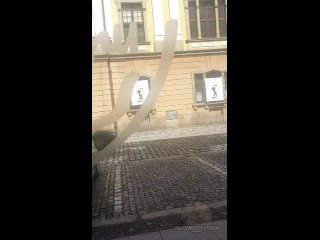 video что ж такое случается кто то на улице поймал меня потом ускорил шаг и помчался неизвестно куда хех оцени девочку sex