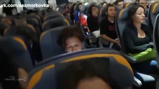 video истасамка шлюха дрочит прямо в самолете перед людьми порно секс соло в людном месте sex
