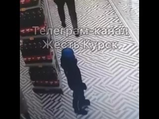 video мужчина ударил кулаком маленького ребенка по лицу в магазине sex
