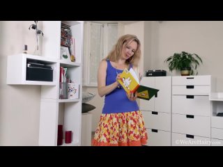 video foxy после чтения играет с розовым дилдо sex
