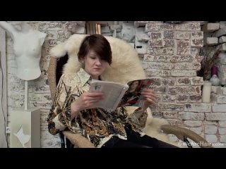 video alise раздевается после чтения журнала sex