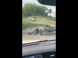 video мужик не может поймать мотоблок sex
