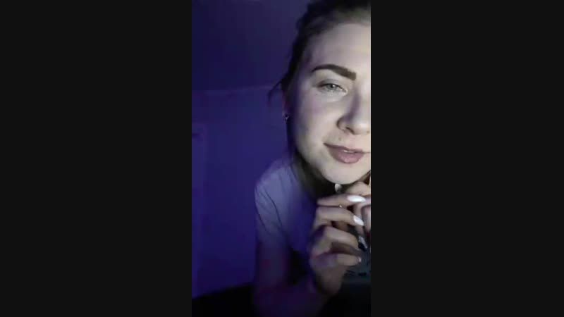 video слушает музыку и показывает сочную грудь перископperiscope sex