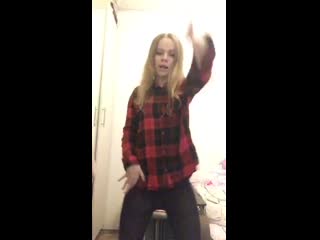 video малышка танцует в колготках и шортиках перископperiscope sex